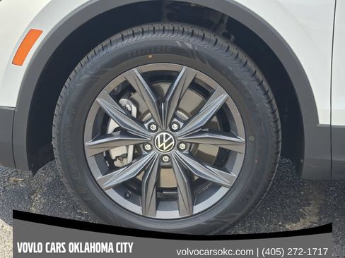 Used 2022 Volkswagen Tiguan SE FWD image 10