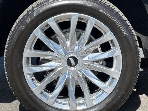 Used 2023 Cadillac Escalade Premium Luxury image 42