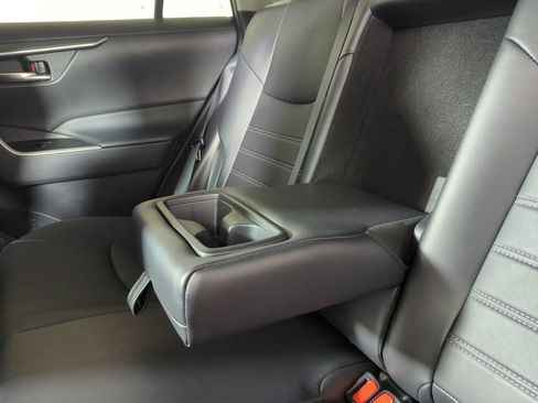 Used 2022 Toyota RAV4 XLE Premium image 32