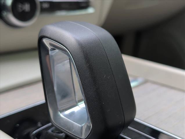 Used 2023 Volvo XC60 B5 Plus w/ Protection Package Premier FWD image 9