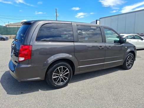 Used 2014 Dodge Grand Caravan SXT FWD image 6