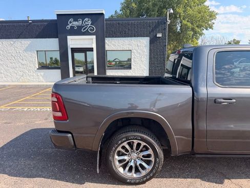 Used 2019 RAM 1500 Laramie AWD/4WD image 4