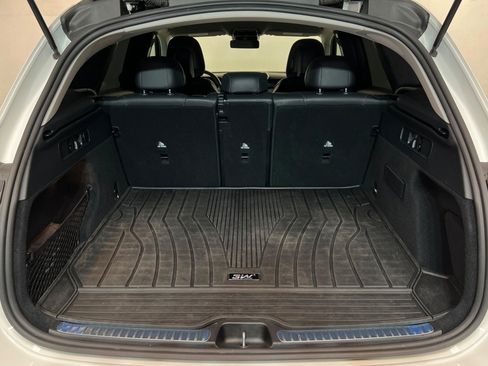 Used 2024 Mercedes-Benz GLC 300 4MATIC image 23