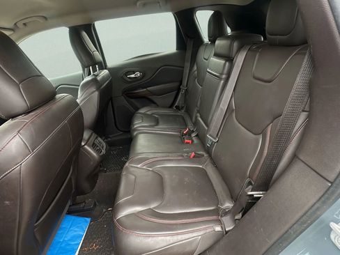 Used 2014 Jeep Cherokee Trailhawk w/ Leather Interior Group AWD/4WD image 17