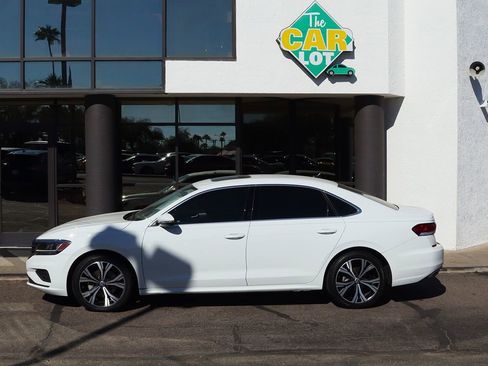 Used 2022 Volkswagen Passat 2.0T SE image 8