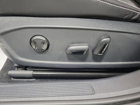 Used 2023 Volkswagen Jetta SE w/ Panoramic Sunroof Package FWD image 31