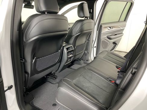 New 2026 Jeep Grand Cherokee Altitude AWD/4WD image 27