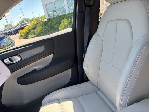 Certified 2026 Volvo XC40 B5 Plus AWD/4WD image 28