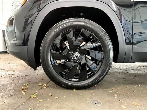 New 2026 Volkswagen Atlas Cross Sport SE AWD/4WD image 12