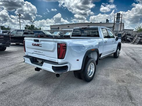 New 2026 GMC Sierra 3500 Denali w/ Denali Reserve Package AWD/4WD image 11