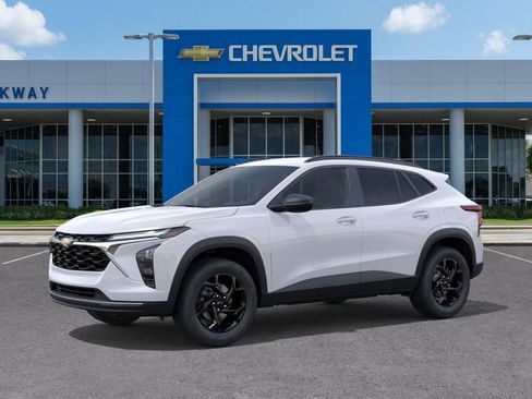 New 2026 Chevrolet Trax LT w/ Midnight Edition FWD image 2