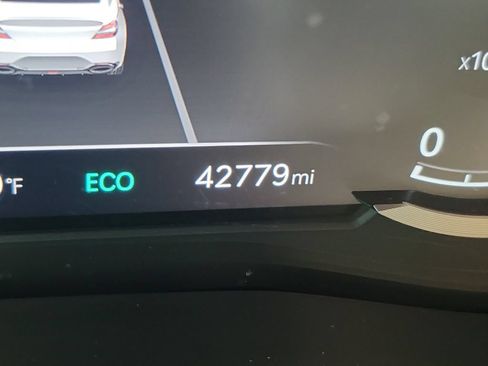 Certified 2025 Genesis G70 2.5T RWD image 24