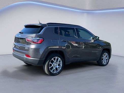 Used 2022 Jeep Compass Latitude w/ Sun and Sound Group image 5