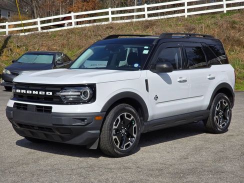 Used 2021 Ford Bronco Sport Outer Banks w/ Outer Banks Package image 2