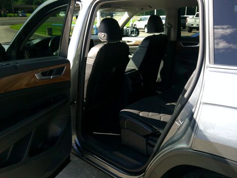 Used 2024 Volkswagen Atlas SE image 12