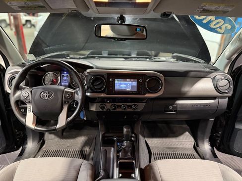 Used 2016 Toyota Tacoma SR5 w/ SR5 Appearance Package (SN) AWD/4WD image 14