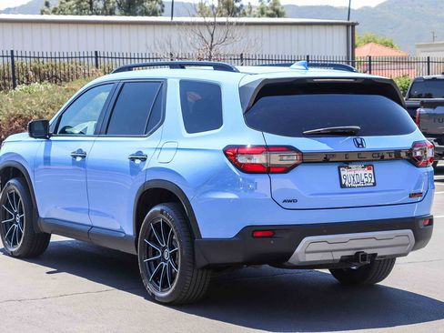 Used 2025 Honda Pilot TrailSport image 5