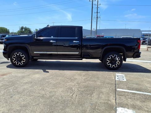 Used 2025 Chevrolet Silverado 2500 High Country w/ High Country Premium Package AWD/4WD image 25