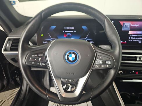 Used 2023 BMW i4 eDrive35 w/ Premium Package RWD image 11