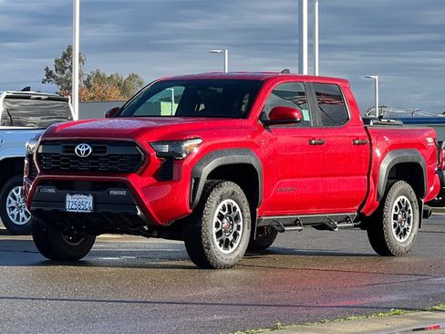 Used 2024 Toyota Tacoma TRD Off-Road image 10