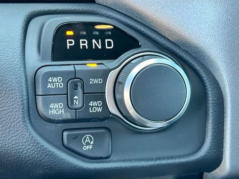 Used 2025 RAM 1500 Big Horn AWD/4WD image 17