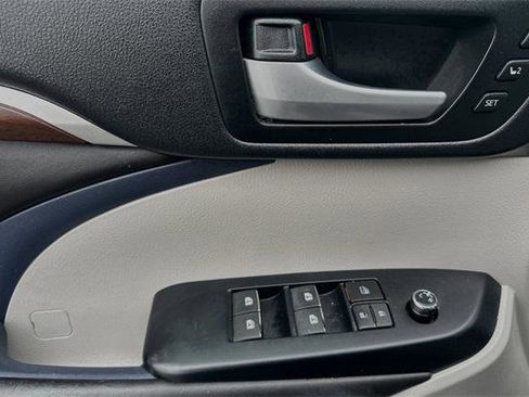 Certified 2016 Toyota Highlander Limited image 13
