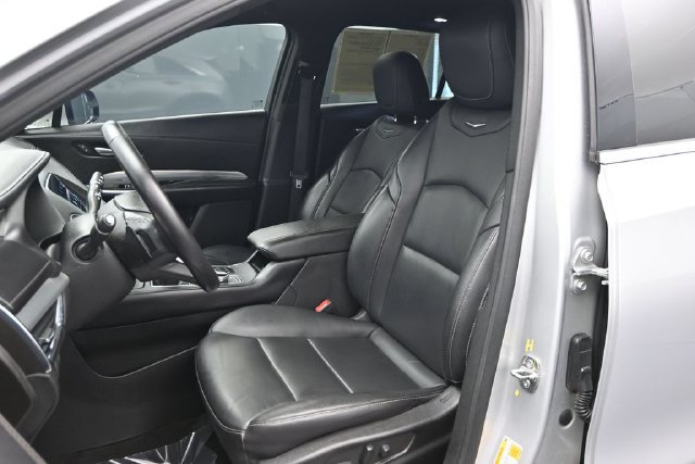 Used 2022 Cadillac XT4 Premium Luxury w/ Safety Alert Package FWD image 5