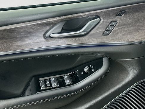 Used 2022 Jeep Grand Cherokee Overland w/ Luxury Tech Group IV image 15