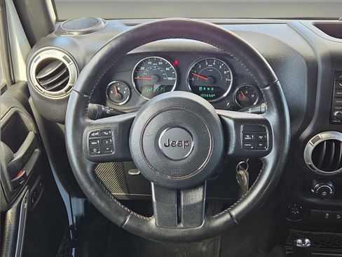 Used 2017 Jeep Wrangler Unlimited Sahara w/ Connectivity Group image 16