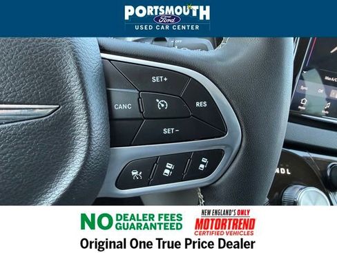 Used 2024 Chrysler Pacifica Touring-L image 21