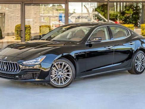 Used 2018 Maserati Ghibli RWD image 2