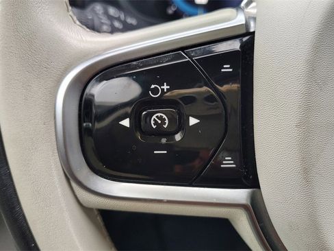 Certified 2023 Volvo XC60 B5 Plus w/ Climate Package image 14