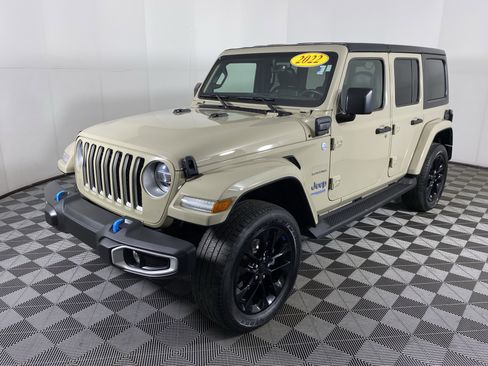 Used 2022 Jeep Wrangler Unlimited Sahara w/ Cold Weather Group image 12