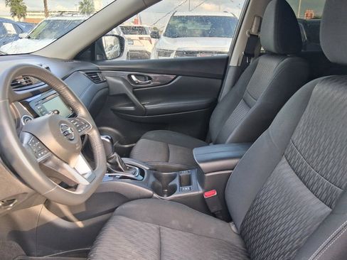 Used 2018 Nissan Rogue SV image 10