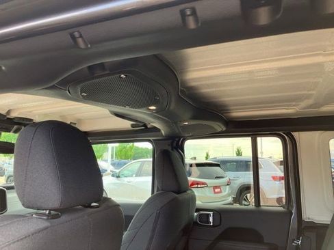 Certified 2025 Jeep Wrangler Unlimited Sahara AWD/4WD image 24
