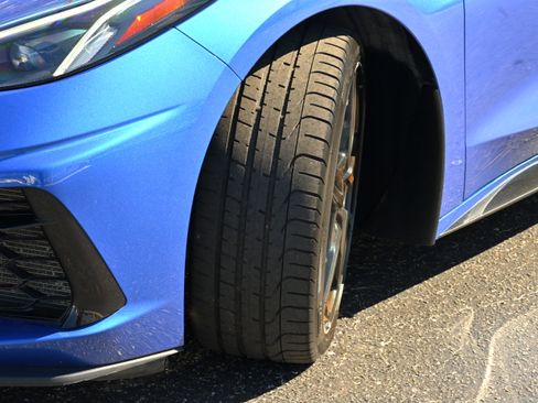 Used 2021 Chevrolet Corvette Stingray Premium Conv w/ Z51 Performance Package image 32