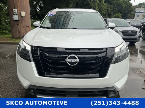 Used 2025 Nissan Pathfinder Platinum FWD image 8