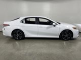 Used 2018 Toyota Camry SE image 2