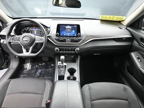 Used 2025 Nissan Altima 2.5 SV FWD image 43