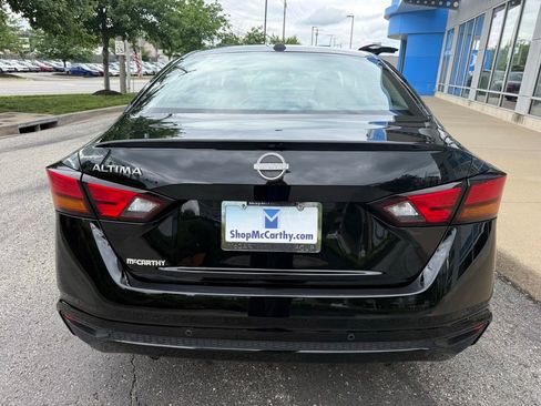 Used 2025 Nissan Altima 2.5 SV FWD image 12