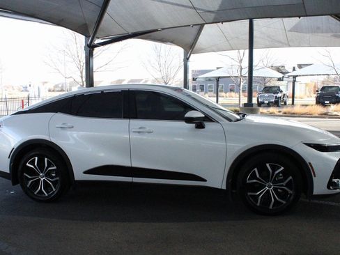 Used 2023 Toyota Crown Limited image 19