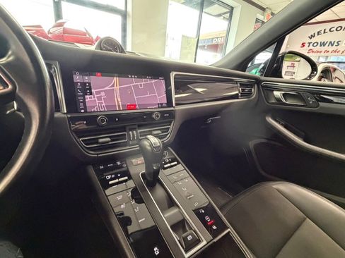 Used 2022 Porsche Macan AWD/4WD image 53