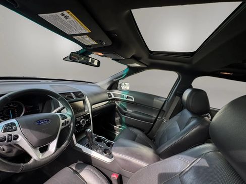 Used 2015 Ford Explorer Limited w/ Equipment Group 303A FWD image 12