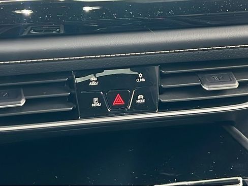 New 2026 Volkswagen Atlas Cross Sport SE AWD/4WD image 18