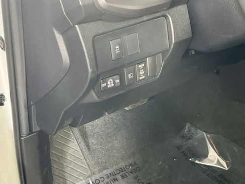 Used 2021 Toyota Tacoma TRD Sport image 10