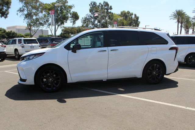 Certified 2026 Toyota Sienna XSE FWD image 6