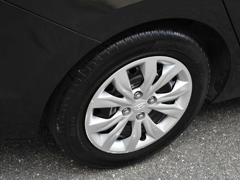 Used 2020 Hyundai Accent SE FWD image 33