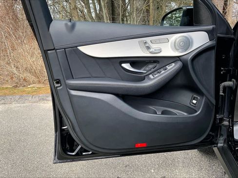 Used 2020 Mercedes-Benz GLC 300 4MATIC image 22