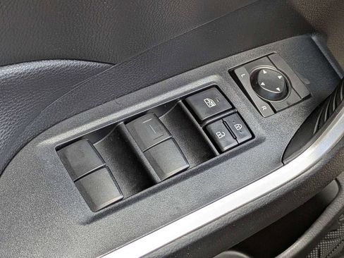 Used 2021 Toyota RAV4 LE AWD/4WD image 22