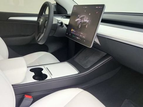 Used 2023 Tesla Model Y Long Range AWD/4WD image 34